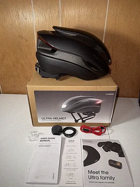 Lumos Ultra Smart Bike Helmet | Customizable Front and Back LED Lights M/L NEW
